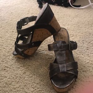 Guess size 6 Silver wedges